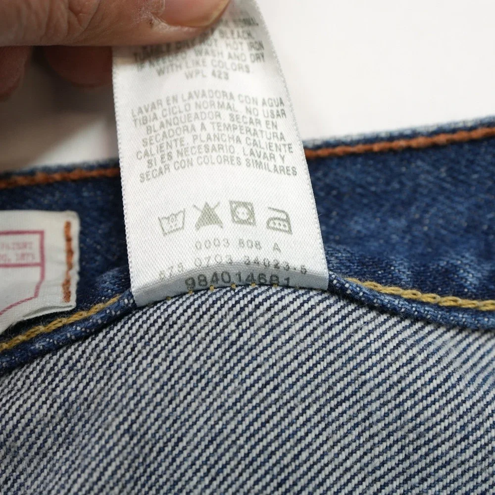Levi's Strauss Signature Vintage Y2K 2005 Mens fits 31x33  Relaxed Fit Dark Blue